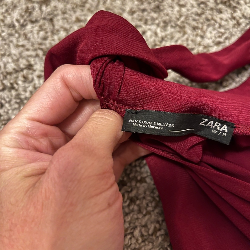 Zara Midi dress size S its like a burgundy color - Picture 2 of 4